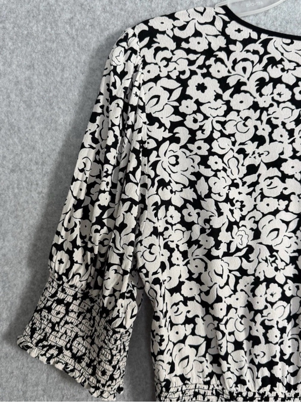 Tracy Reese x Anthropologie Floral Peplum Blouse Black Cream Smocked Waist Small - Picture 8 of 15